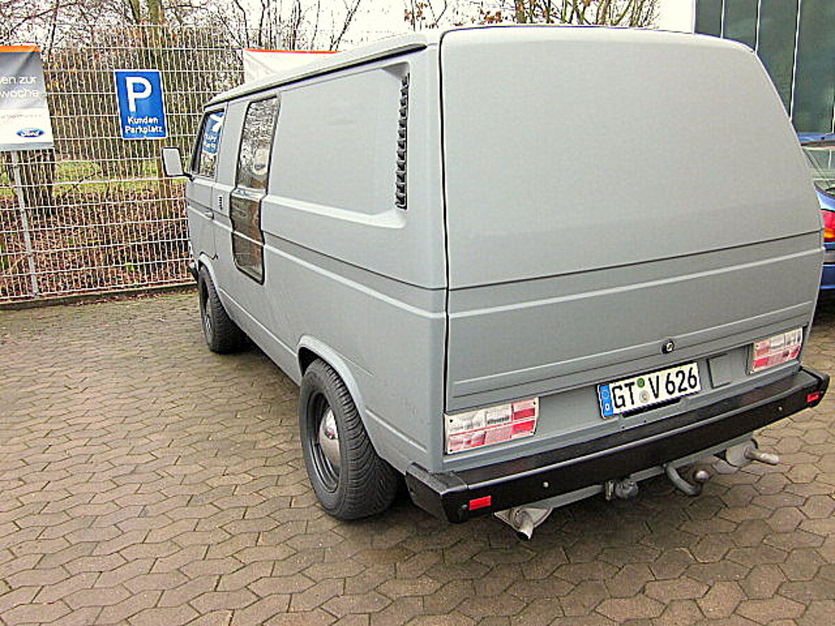 VW-Bus mit Ford V6-Motor