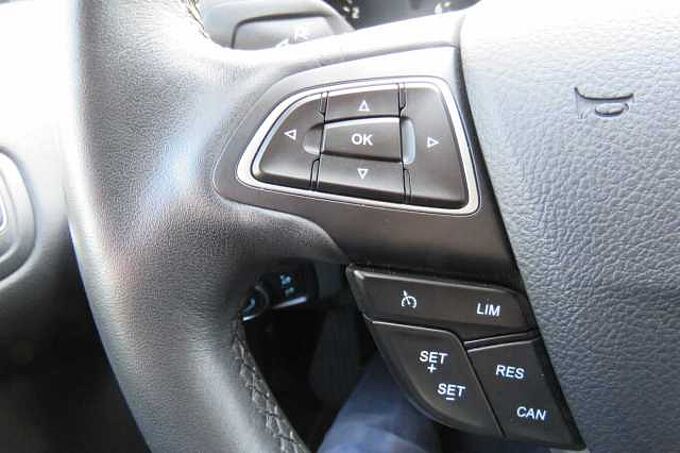 Ford Focus Turnier Titanium Navi AHK 85TKM