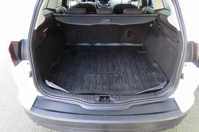 Ford Focus Turnier Titanium Navi AHK 85TKM