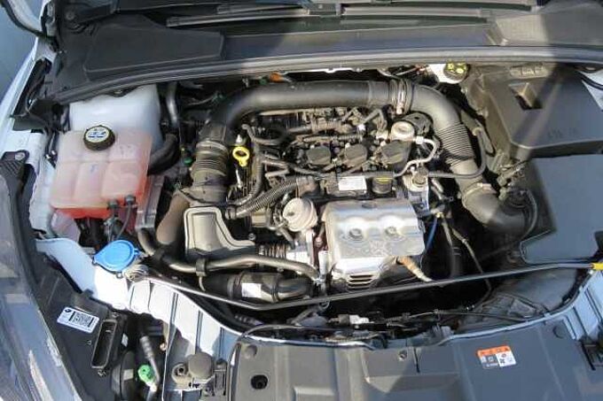 Ford Focus Turnier Titanium Navi AHK 85TKM