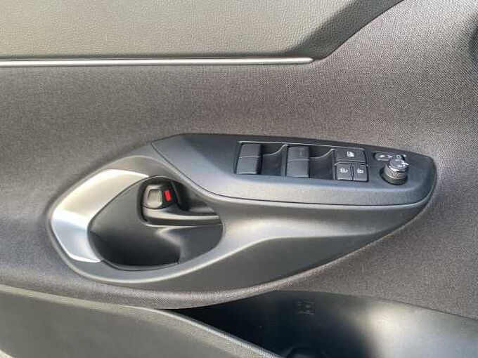 Toyota Yaris Cross Automatic Hybrid 11TKM