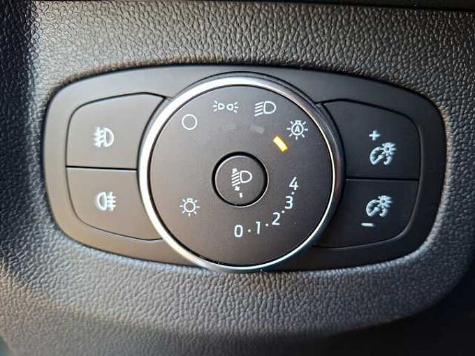 Ford Tourneo Courier Titanium Automatic
