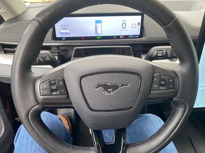 Ford MACH-E Extended Range 99KWH Pano 26TKM AHK