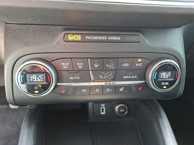 Ford Focus Cool & Connect