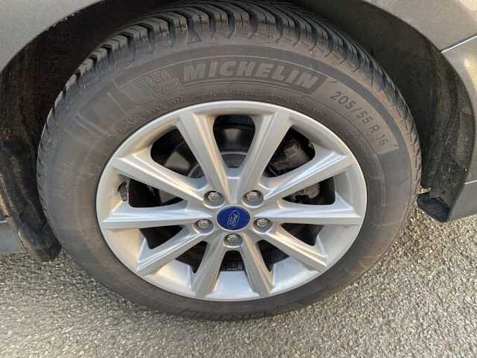 Ford Focus Titanium Automatic Neuer Motor