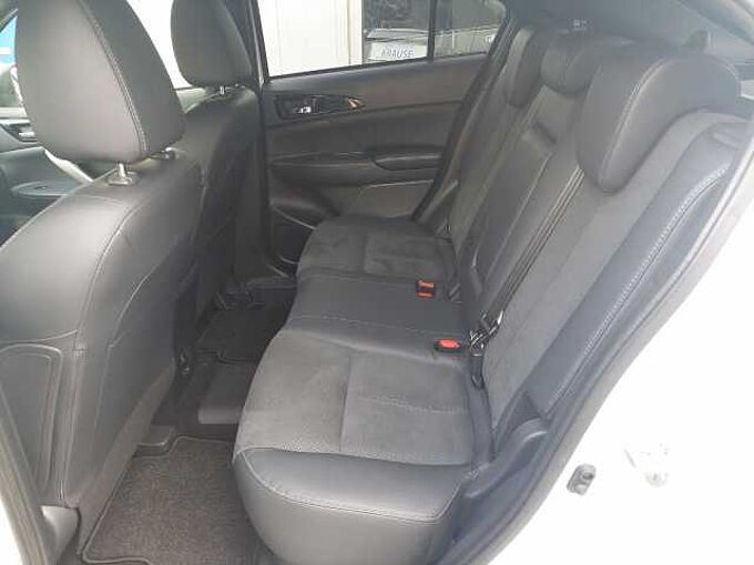 Mitsubishi Eclipse Cross Plug-in Hybrid Plus AHK 1. Hand