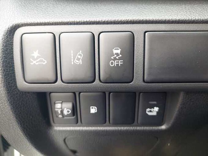 Mitsubishi Eclipse Cross Plug-in Hybrid Plus AHK 1. Hand