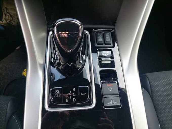 Mitsubishi Eclipse Cross Plug-in Hybrid Plus AHK 1. Hand