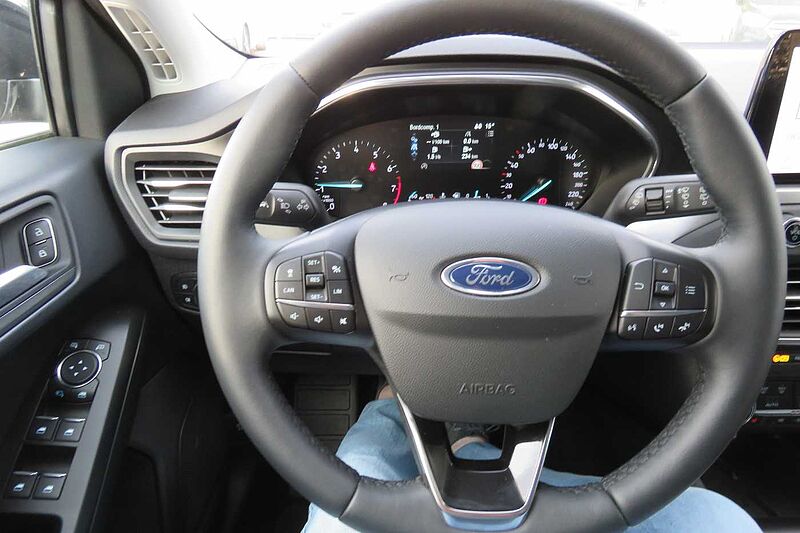 Ford Focus Turnier Titanium Hybrid Navi LED