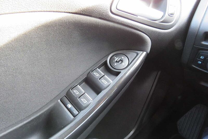 Ford Focus Turnier Titanium Navi AHK 85TKM