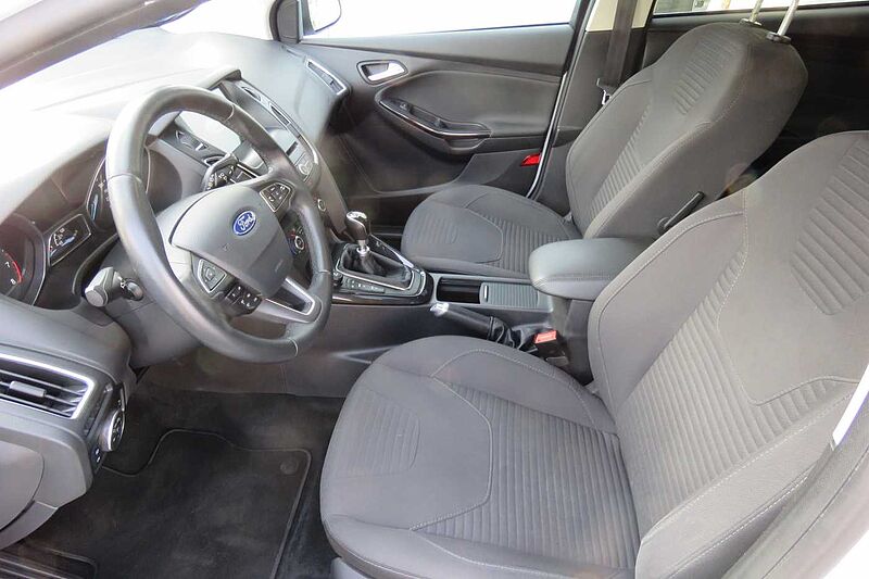 Ford Focus Turnier Titanium Navi AHK 85TKM