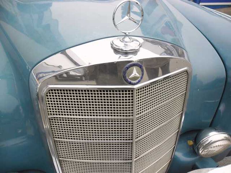 Mercedes-Benz Verkauft : 220 S Ponton/ Faltdach