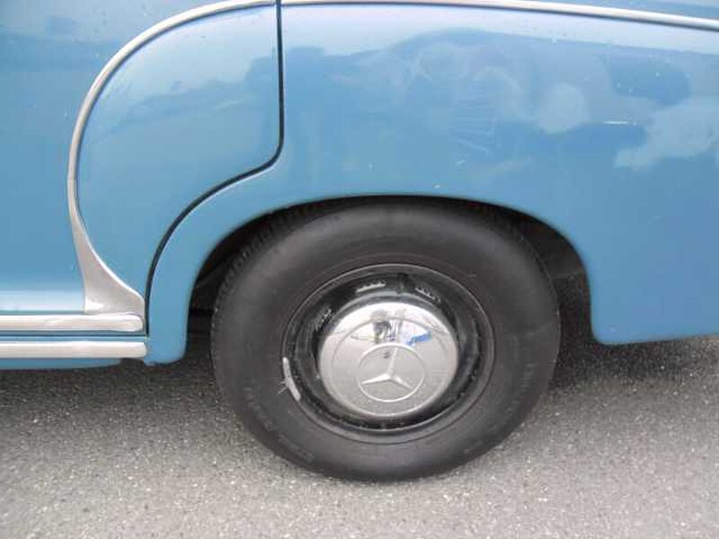 Mercedes-Benz Verkauft : 220 S Ponton/ Faltdach