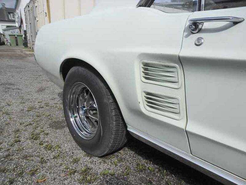 Ford Verkauft : Mustang Coupe V8 Automatic