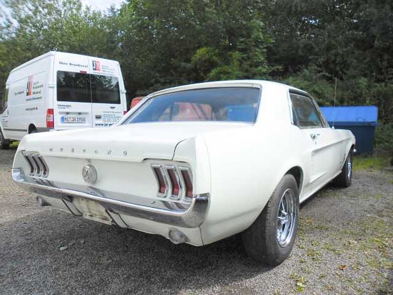 Ford Verkauft : Mustang Coupe V8 Automatic