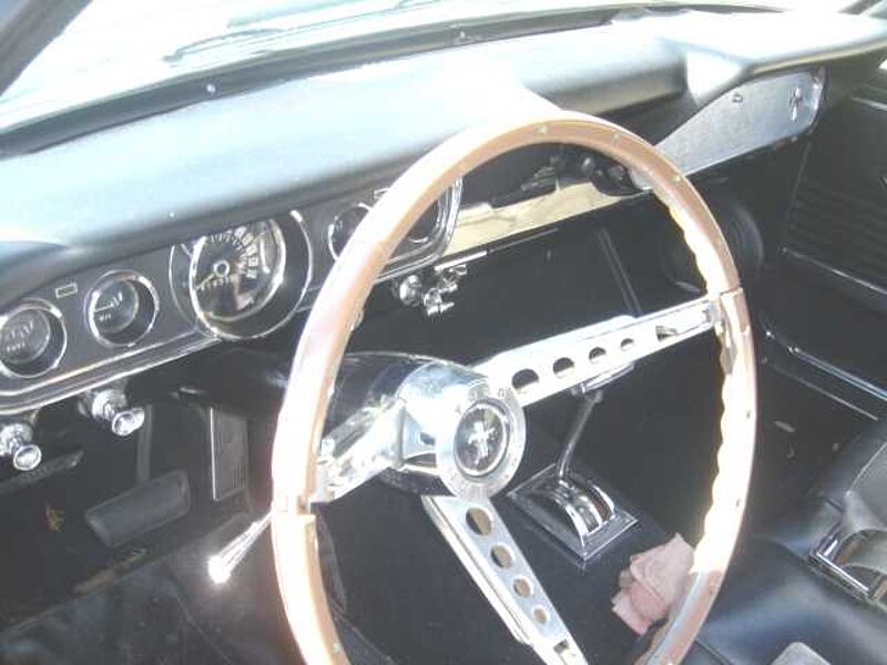 Ford Verkauft : Mustang 1966 Coupe Automatic 6 Zyl.