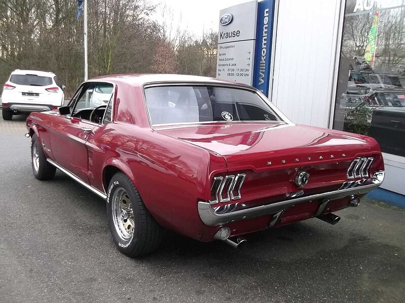 Ford Verkauft : Mustang Coupe V8 1967 Automatic/neuer Motor