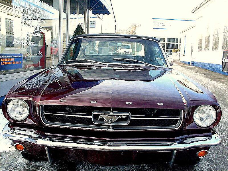Ford Verkauft : Mustang V8 Cabrio 1965 / elektr. Dach, Ponyinterieur
