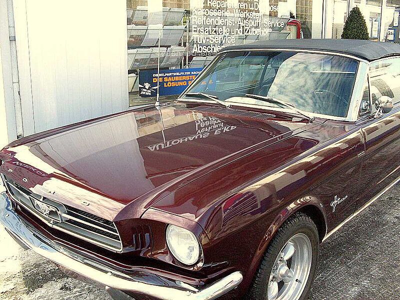 Ford Verkauft : Mustang V8 Cabrio 1965 / elektr. Dach, Ponyinterieur