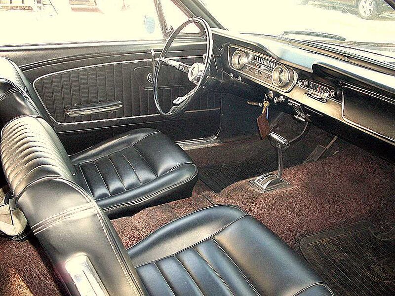 Ford Verkauft : Mustang V8 Cabrio 1965 / elektr. Dach, Ponyinterieur