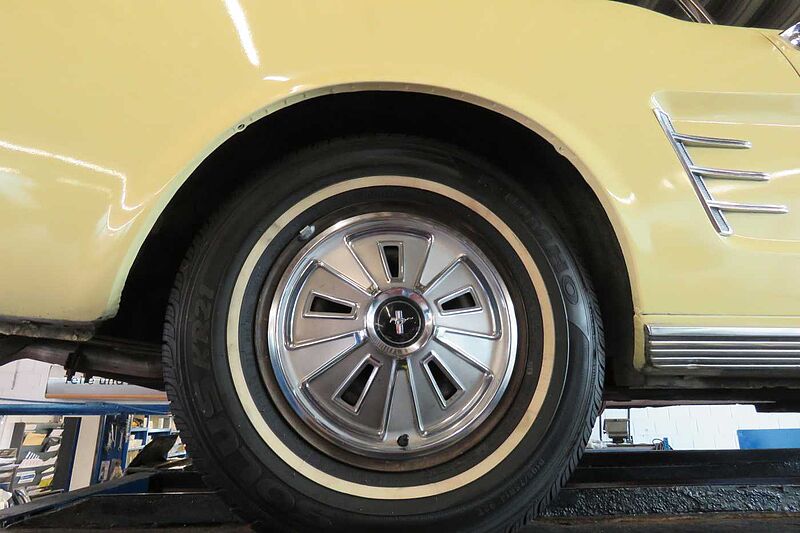 Ford Verkauft : Mustang Coupe 4.7 V8 Automatic