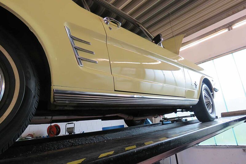 Ford Verkauft : Mustang Coupe 4.7 V8 Automatic