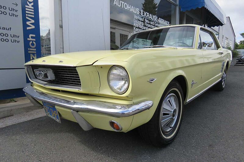 Ford Verkauft : Mustang Coupe 4.7 V8 Automatic