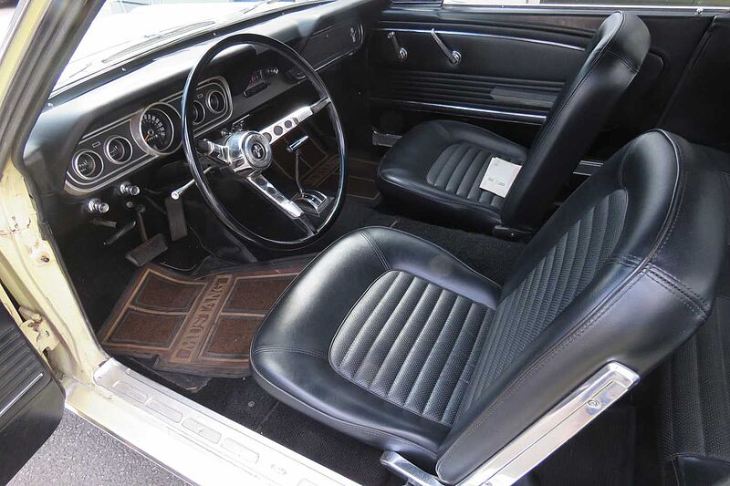 Ford Verkauft : Mustang Coupe 4.7 V8 Automatic