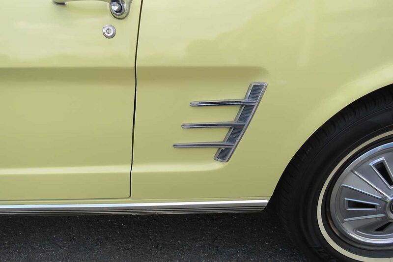 Ford Verkauft : Mustang Coupe 4.7 V8 Automatic