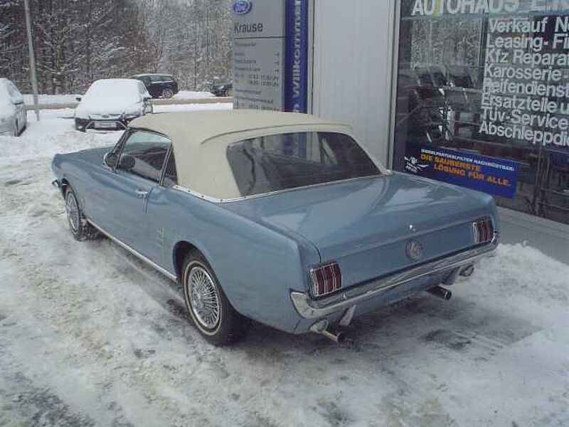 Ford Verkauft : Mustang Cabrio V8 1966 elektr. Verdeck, 4-fach Vergaser