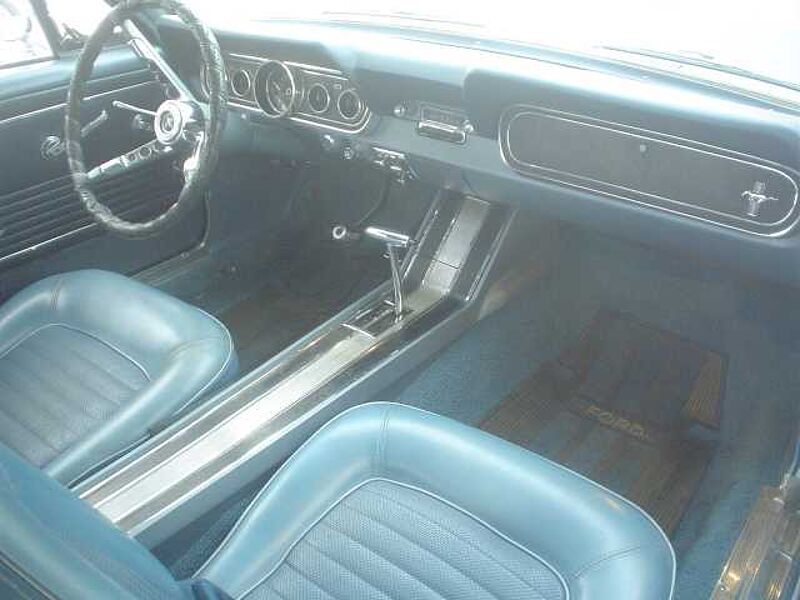 Ford Verkauft : Mustang Cabrio V8 1966 elektr. Verdeck, 4-fach Vergaser