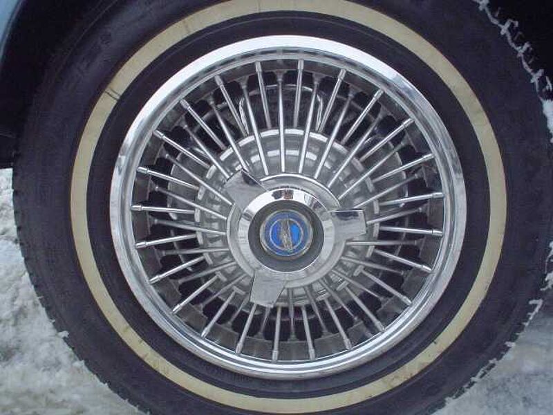 Ford Verkauft : Mustang Cabrio V8 1966 elektr. Verdeck, 4-fach Vergaser