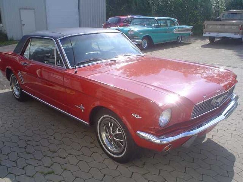 Ford Verkauft : Mustang Coupe 1966 / 4,7Ltr.  V8 California