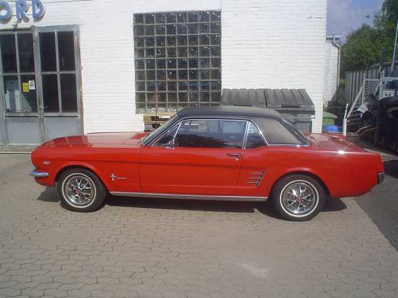 Ford Verkauft : Mustang Coupe 1966 / 4,7Ltr.  V8 California