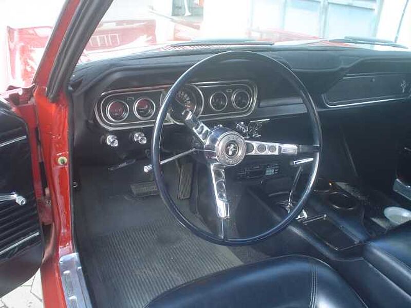 Ford Verkauft : Mustang Coupe 1966 / 4,7Ltr.  V8 California