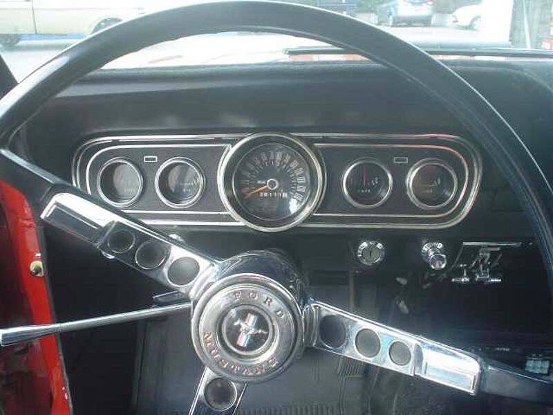 Ford Verkauft : Mustang Coupe 1966 / 4,7Ltr.  V8 California