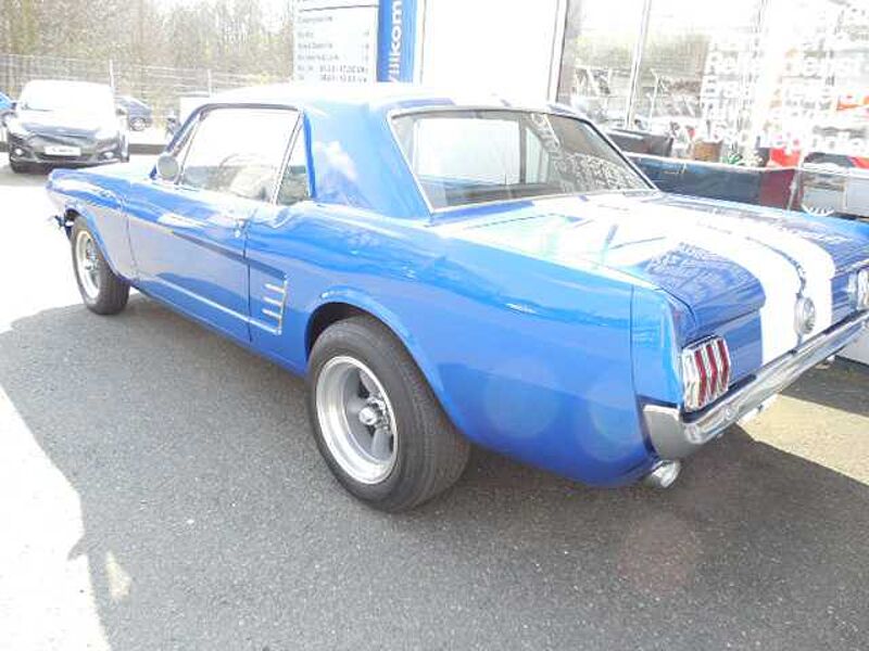 Ford Verkauft : Mustang V8 Coupe 1966 Automatic / Shelby Stripes