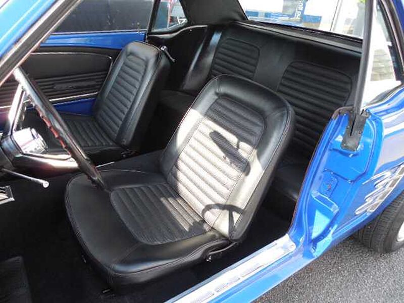 Ford Verkauft : Mustang V8 Coupe 1966 Automatic / Shelby Stripes