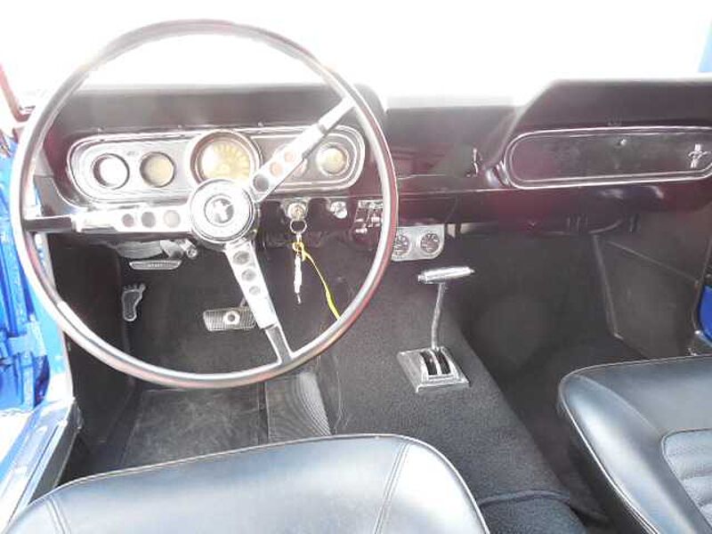 Ford Verkauft : Mustang V8 Coupe 1966 Automatic / Shelby Stripes