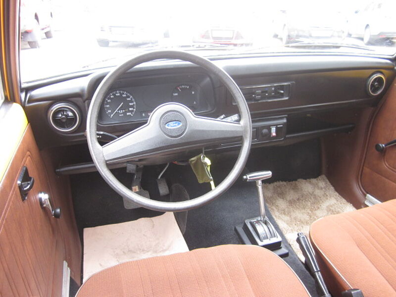 Ford Verkauft : Escort 1.3 L Automatic / 1. Hdn. erst 33 TKM