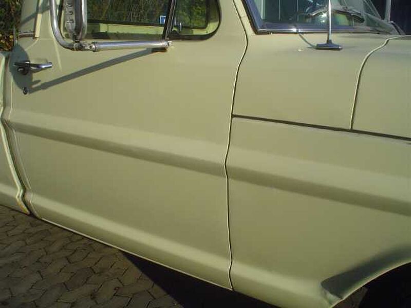 Ford Verkauft: Pickup F 250 V8 Custom Cab. / Klima