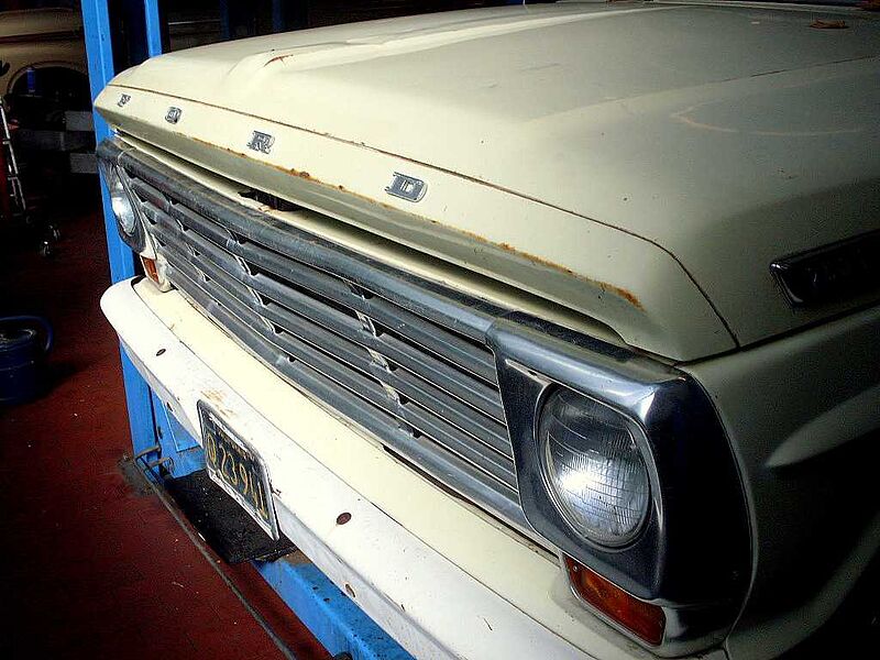 Ford Verkauft: Pickup F 250 V8 Custom Cab. / Klima