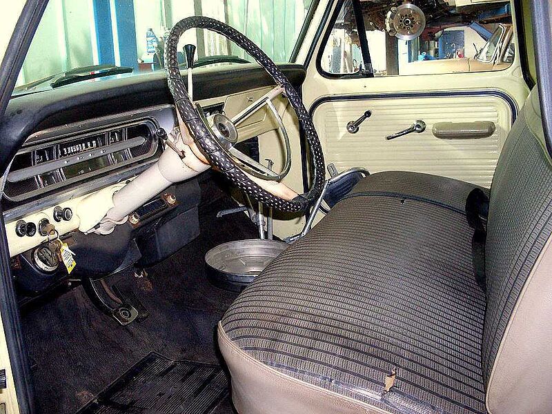 Ford Verkauft: Pickup F 250 V8 Custom Cab. / Klima