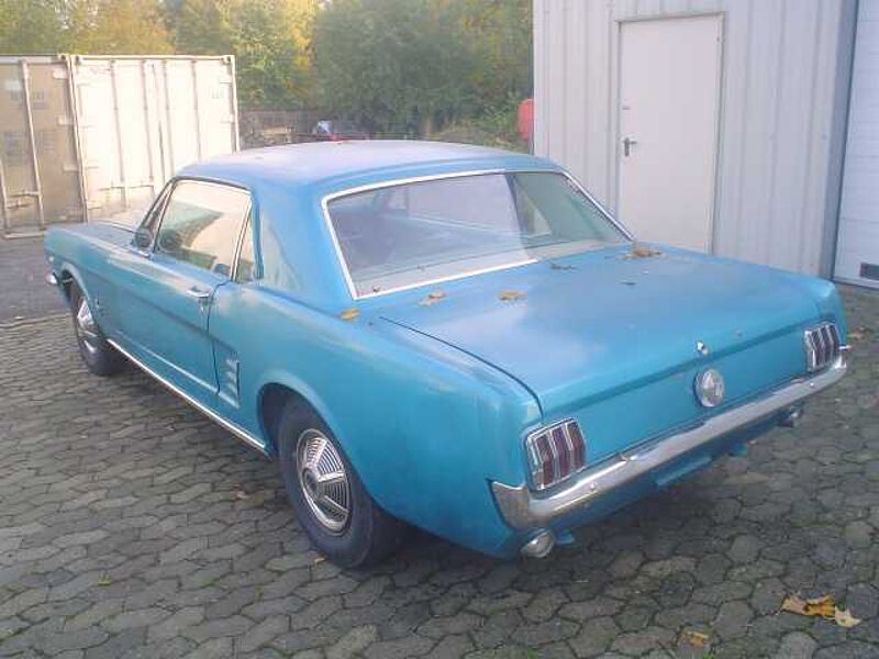 Ford Verkauft : Mustang V8 Automatic