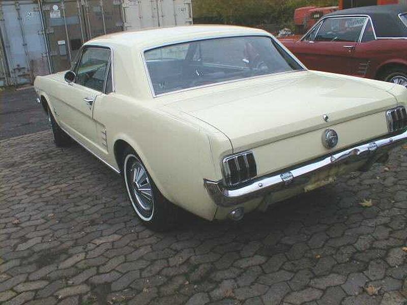 Ford Verkauft : Mustang Coupe V8 - 1966