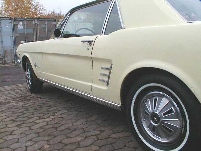 Ford Verkauft : Mustang Coupe V8 - 1966