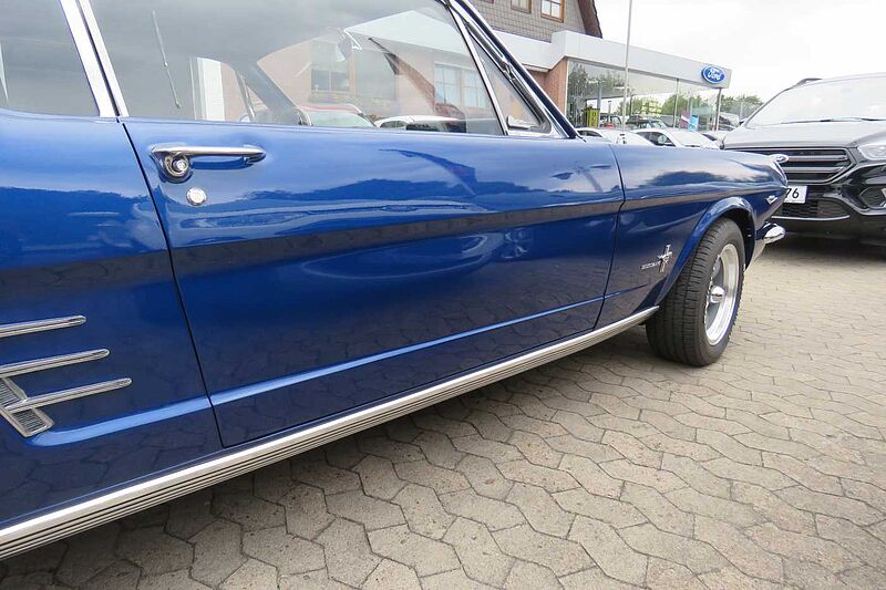 Ford Verkauft : Mustang Coupe V8 1966 Automatic/ Kalifornien