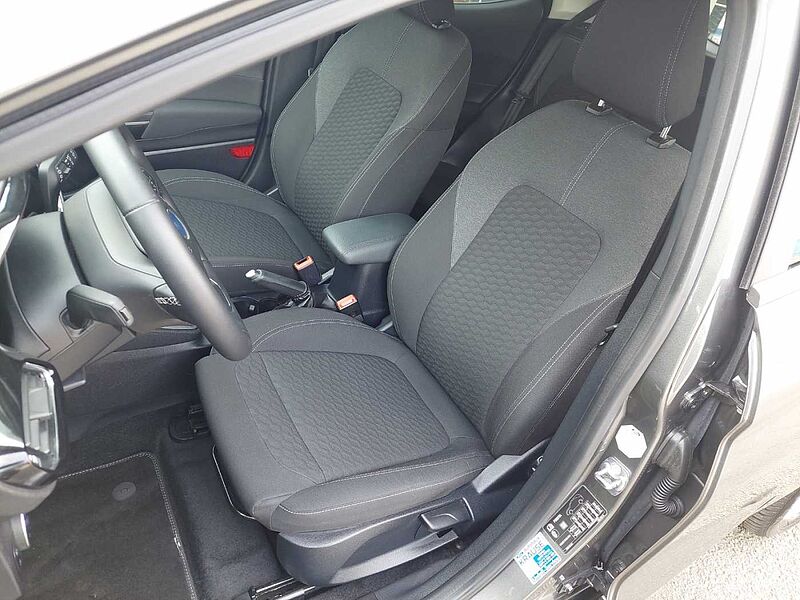 Ford Fiesta 1.1 TITANIUM Navigation RF-Kam.