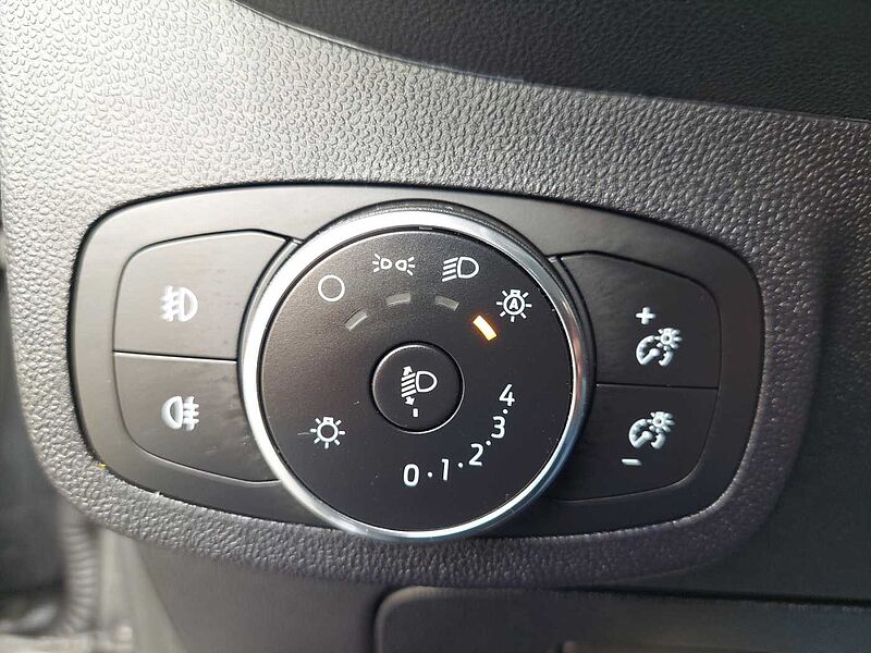 Ford Fiesta 1.1 TITANIUM Navigation RF-Kam.