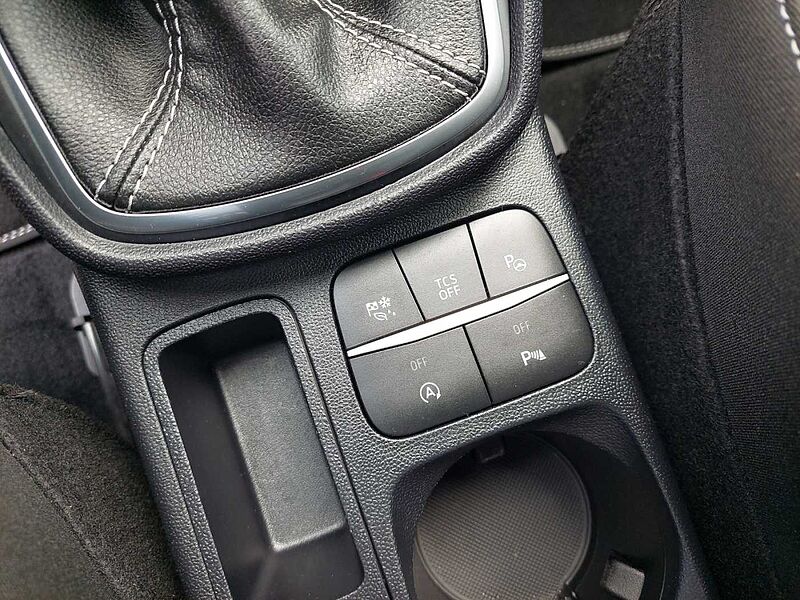 Ford Fiesta 1.1 TITANIUM Navigation RF-Kam.